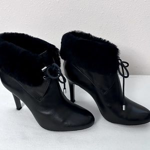 Pre-owned Coach leather short bootie with real fur and laces size 8 Black